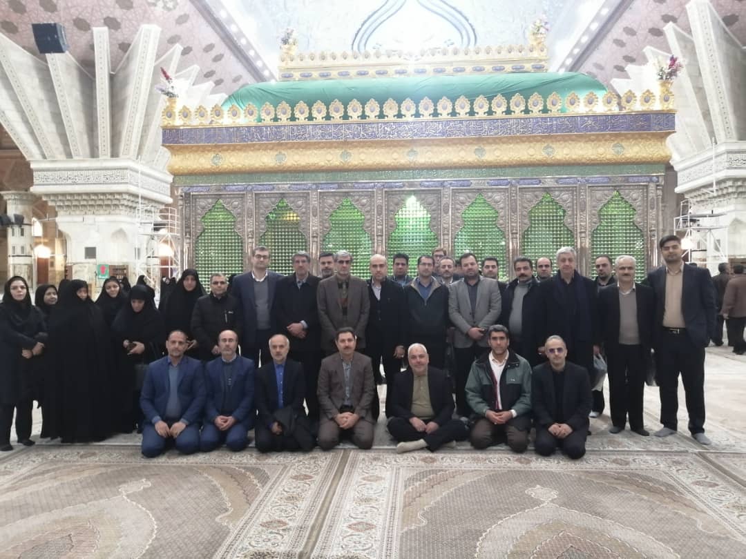 حضور مدیرعامل و کارکنان صندوق کارآفرینی امید در حرم مطهر معمار کبیر انقلاب اسلامی