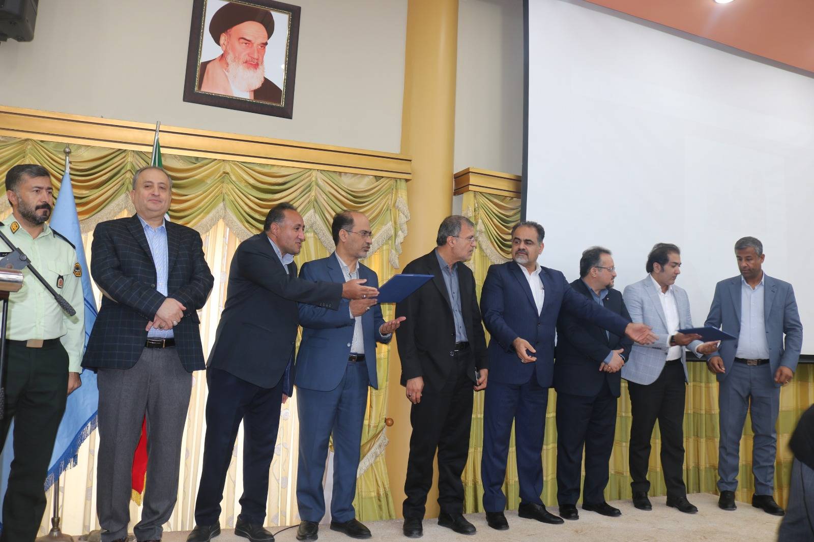تقدیر از فعالان گردشگری استان هرمزگان