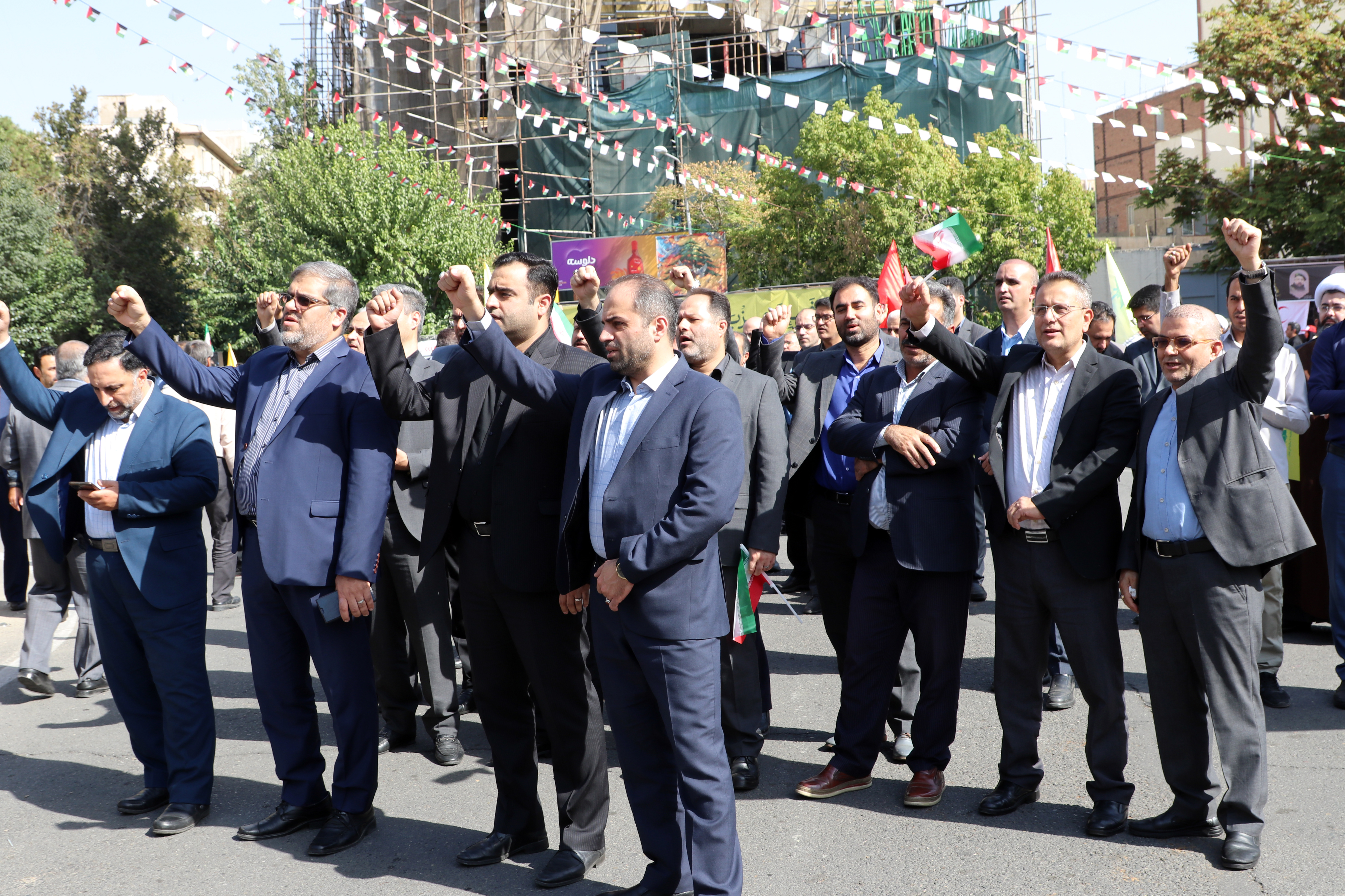 اجتماع کارمندان صندوق کارآفرینی امید در حمایت از عملیات وعده صادق2