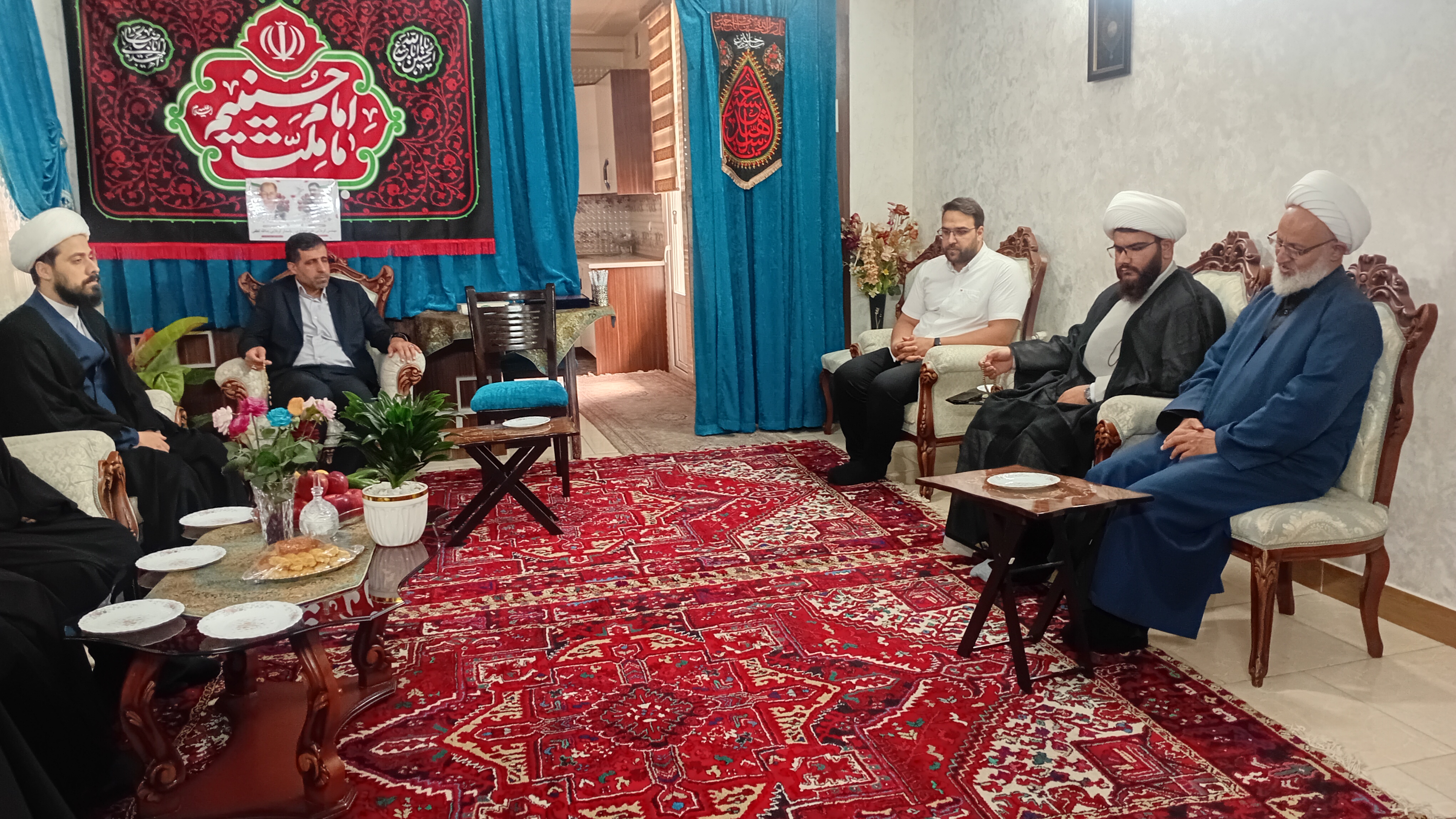 گروه جهادی صندوق کارآفرینی امید با خانواده‌های معظم شهدای جنگ تحمیلی سوم دیدار و دلجویی کردند