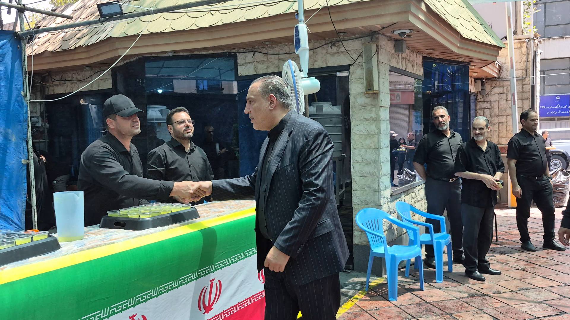 مدیرعامل صندوق کارآفرینی امید از موکب این صندوق در مراسم تشییع پیکر مطهر قائد شهید بازدید کرد ‌