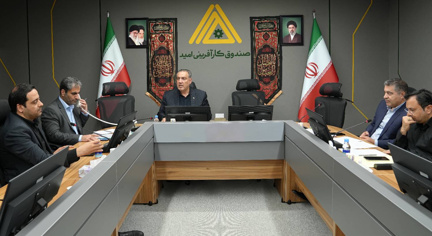گفت‌وگو مدیرعامل صندوق به‌صورت تلفنی با مدیران یازده استان/ عملکرد سه‌ماهه استان‌ها بررسی شد