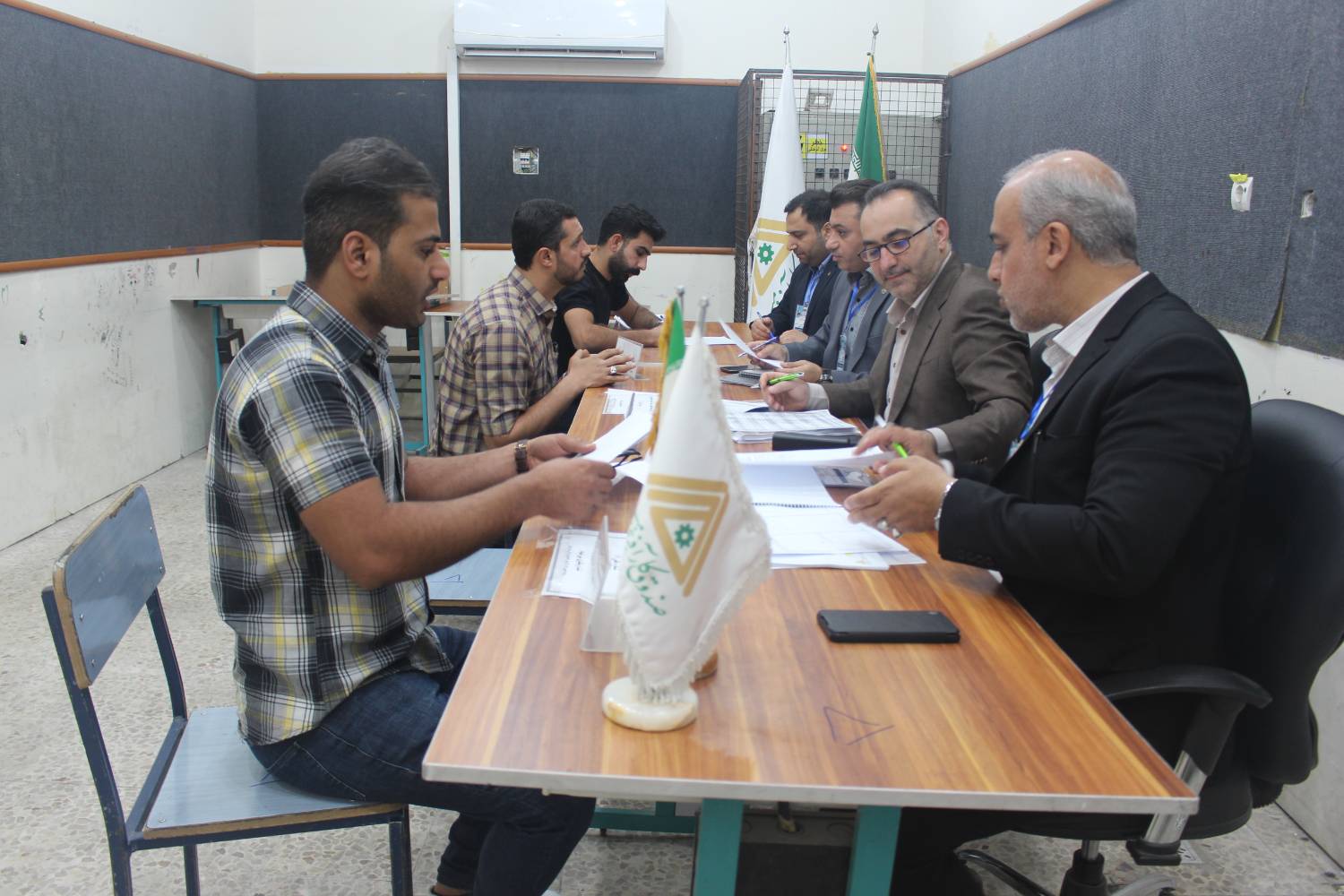 برپایی میز خدمت صندوق کارآفرینی امید خوزستان در سفر رییس جمهور