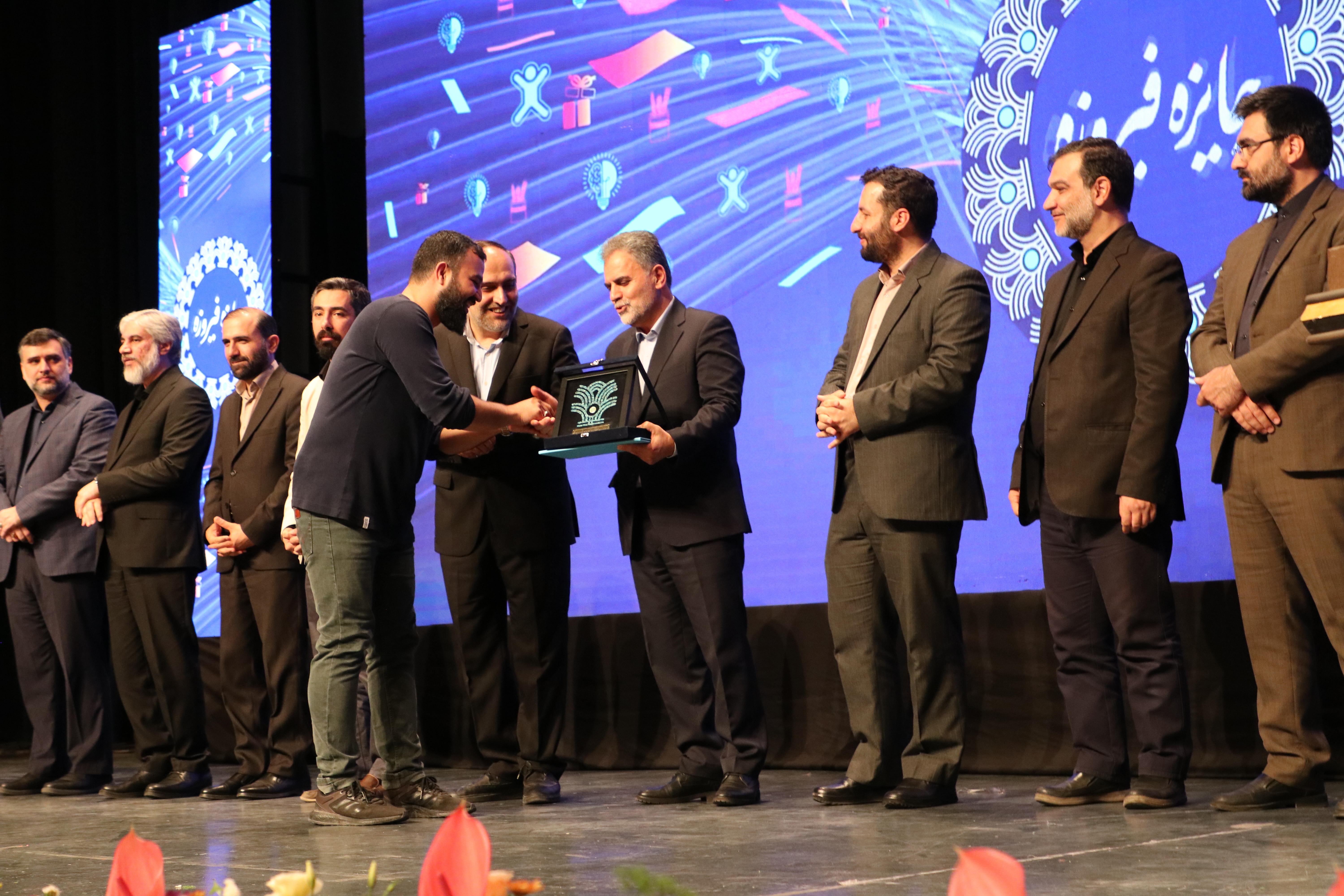 اختتامیه جشنواره جایزه فیروزه با حمایت صندوق کارآفرینی امید از برگزیدگان