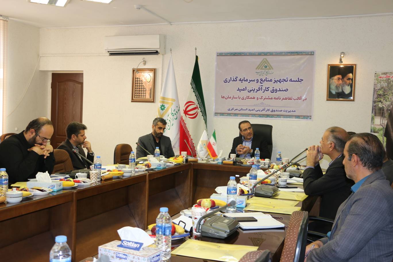 نشست سرپرست تجهیز منابع و سرمایه گذاری صندوق کارآفرینی امید با سازمان ها و فعالان اقتصادی در استان مرکزی
