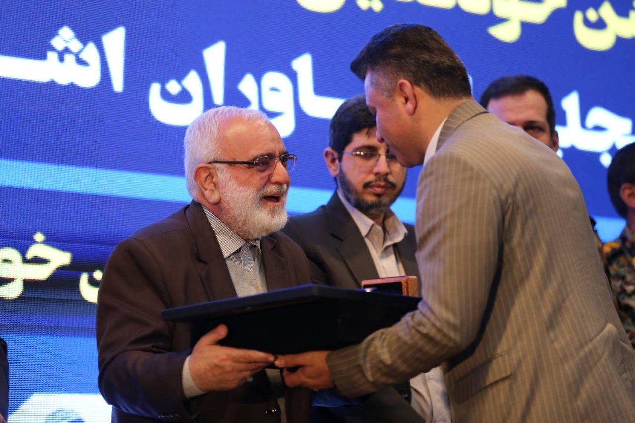 تجلیل از صندوق کار آفرینی امید در جشن خودکفایی 10 هزار مددجوی کمیته امداد خوزستان